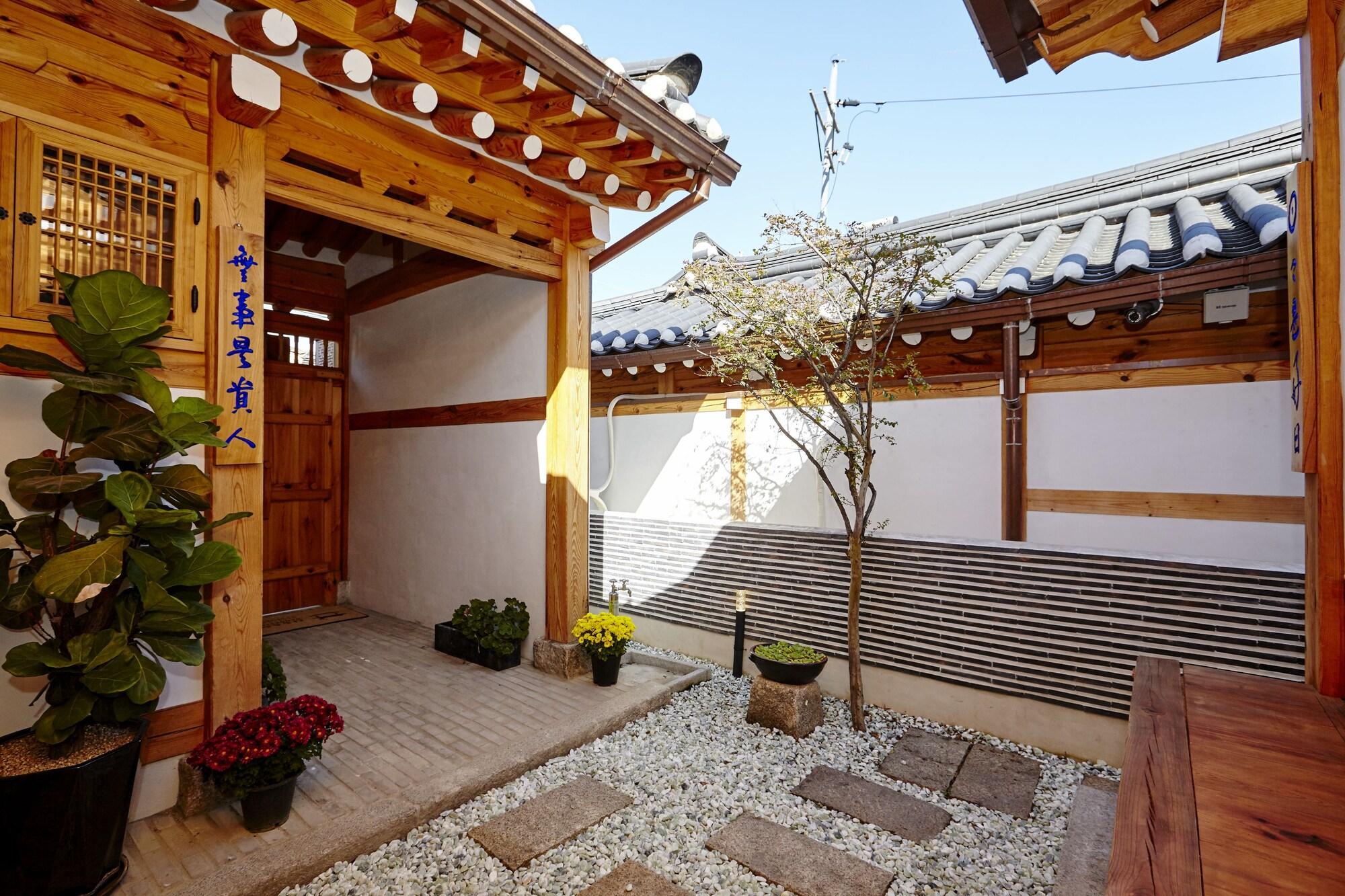 Hanok 24 Guesthouse Gyeongbokgung Seoul Exterior photo